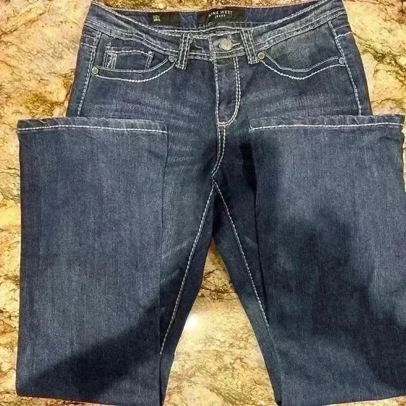 Nine West Jeans, Embroidered Back Pockets & Rhinestones. Size 28/6 - Picture 3 of 7